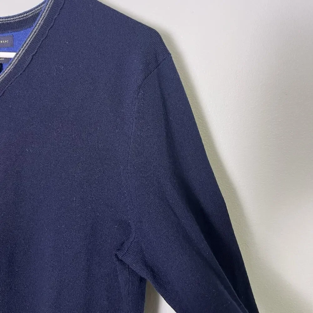 Banana Republic Men's Extra Fine Merino Wool Sweater V Neck Navy Blue Sz L